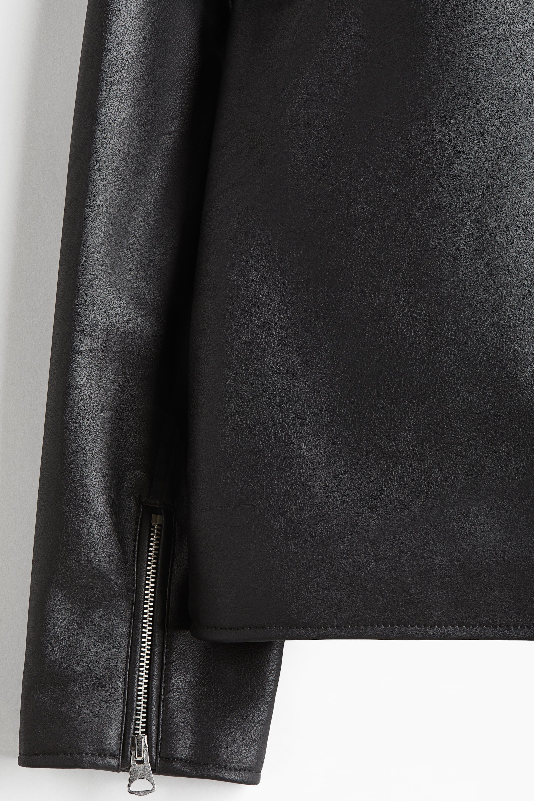 Black boxy leather jacket women India – Y2K streetwear outfit boxy faux leather | LZRUS