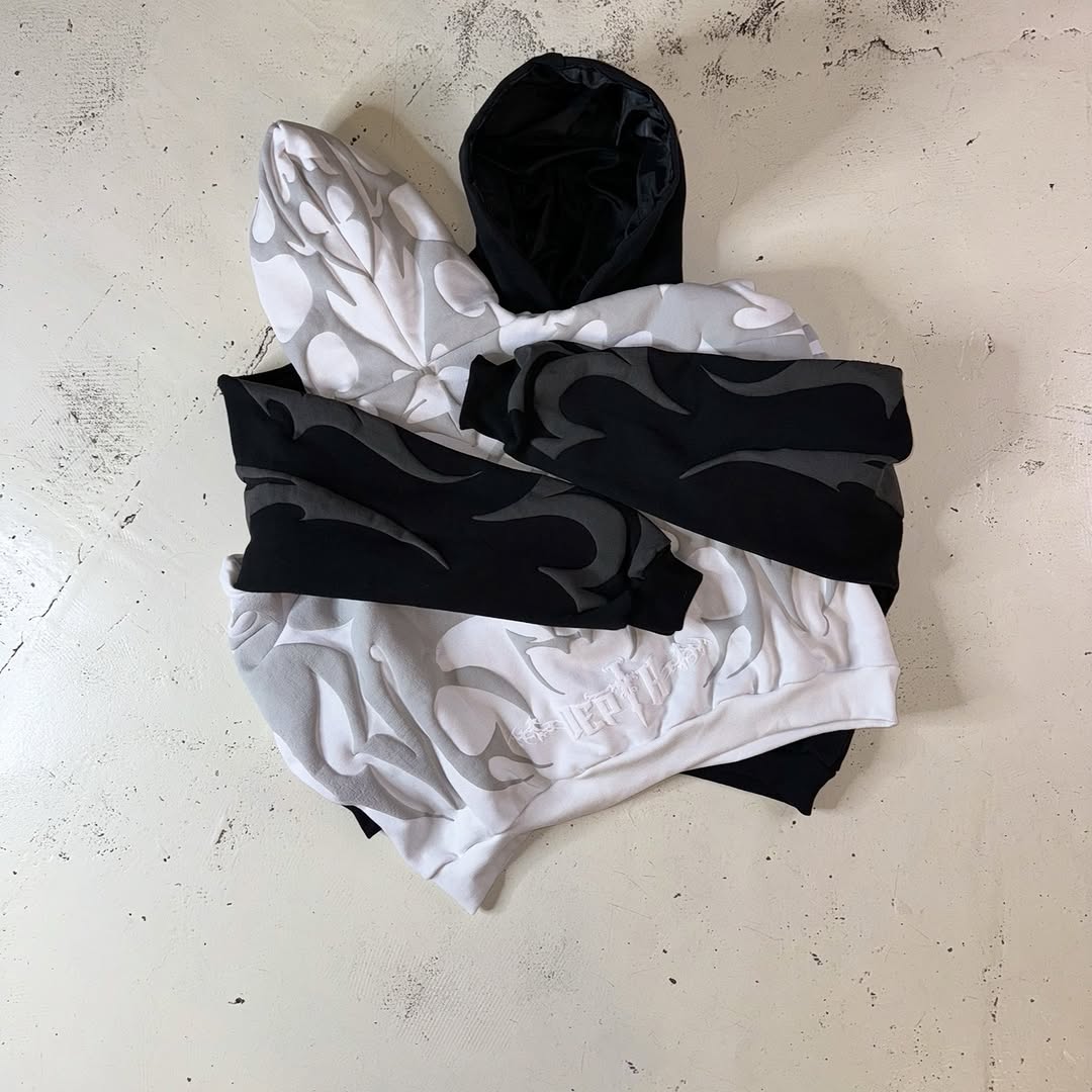 Depth oversized print hoodie with kangaroo pocket close-up